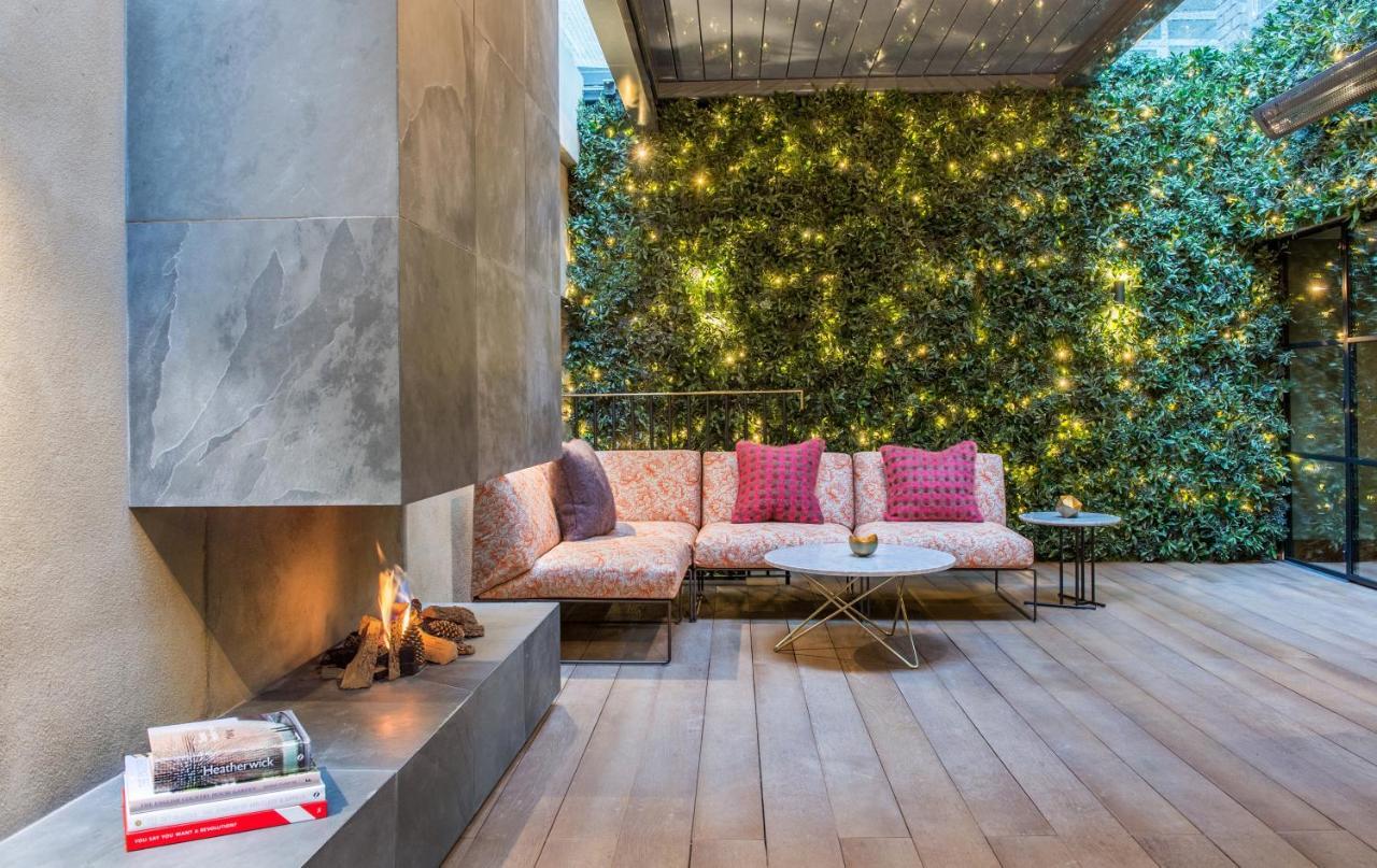 ザ メリルボーン ホテル ロンドン エクステリア 写真 Living room with a fireplace