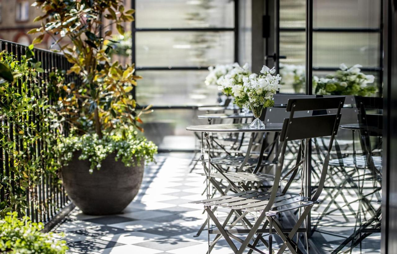 ザ メリルボーン ホテル ロンドン エクステリア 写真 The garden at The Ivy, St John's Wood