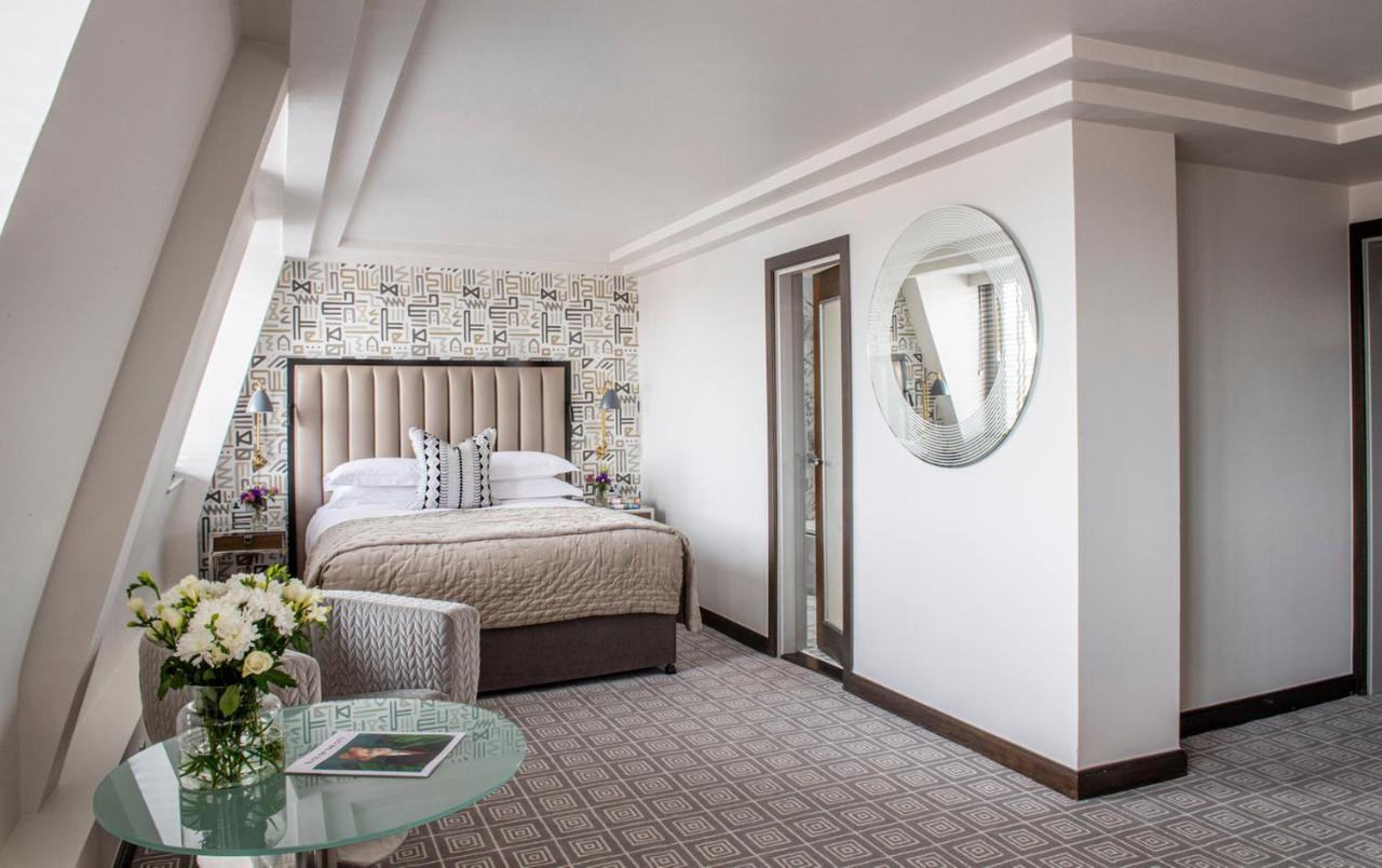 ザ メリルボーン ホテル ロンドン エクステリア 写真 A bedroom at The Savoy