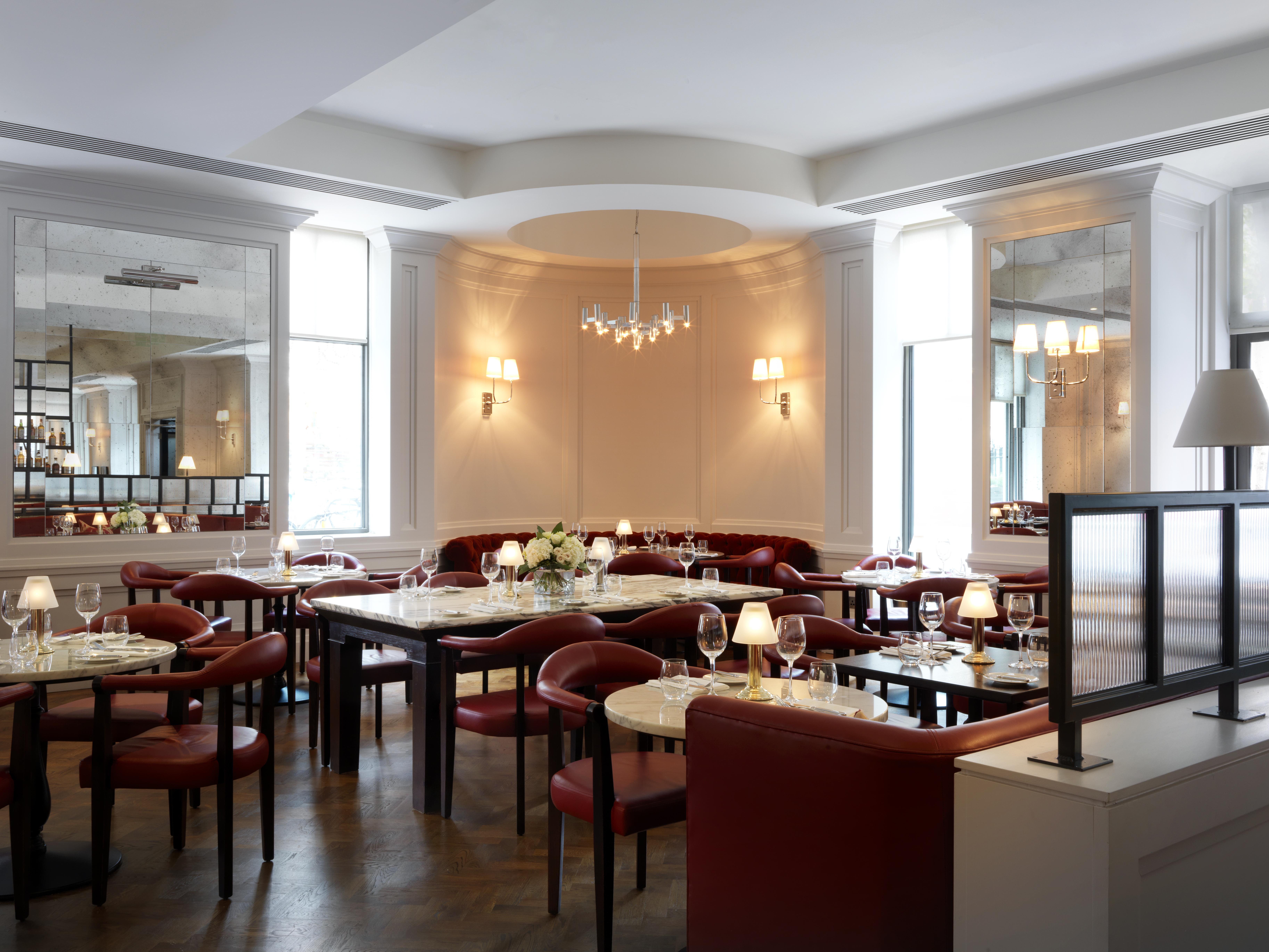 ザ メリルボーン ホテル ロンドン レストラン 写真 The interior of the restaurant