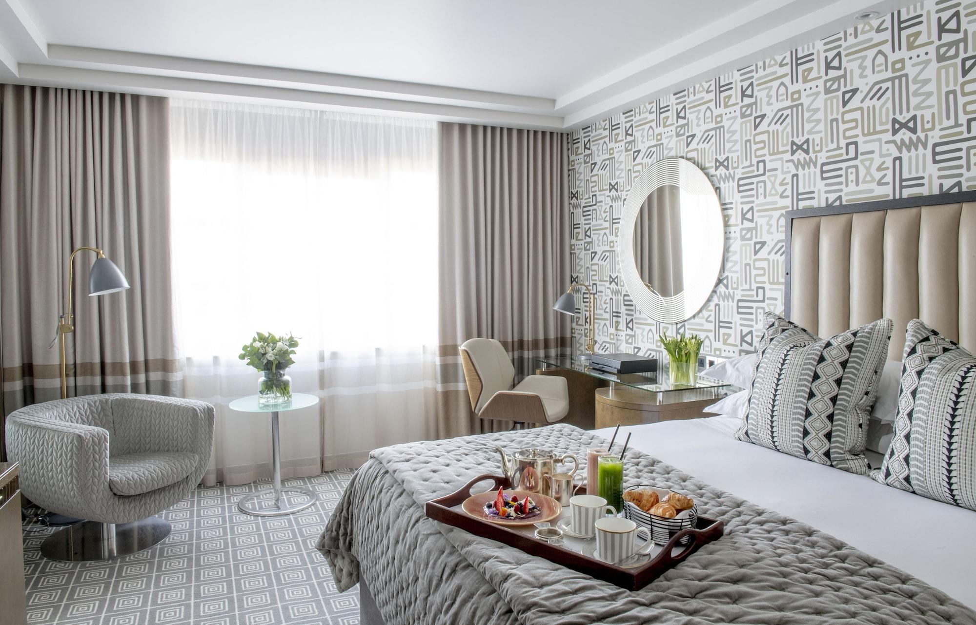 ザ メリルボーン ホテル ロンドン エクステリア 写真 A bedroom at The Savoy
